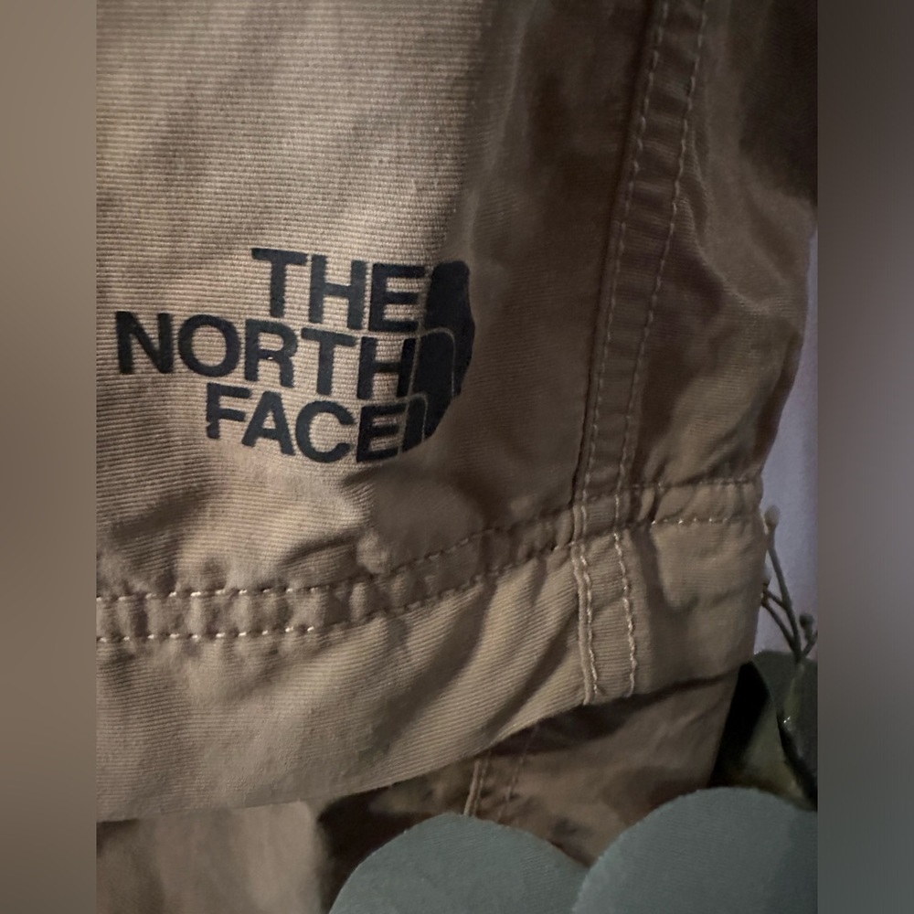 The North Face men’s Paramount Trail khaki tan zipper convertible L nylon pants - Picture 9 of 16